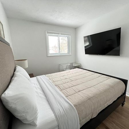 Letitia Heights !C Quiet And Modern Private Bedroom With Shared Bathroom Barrie Exterior photo