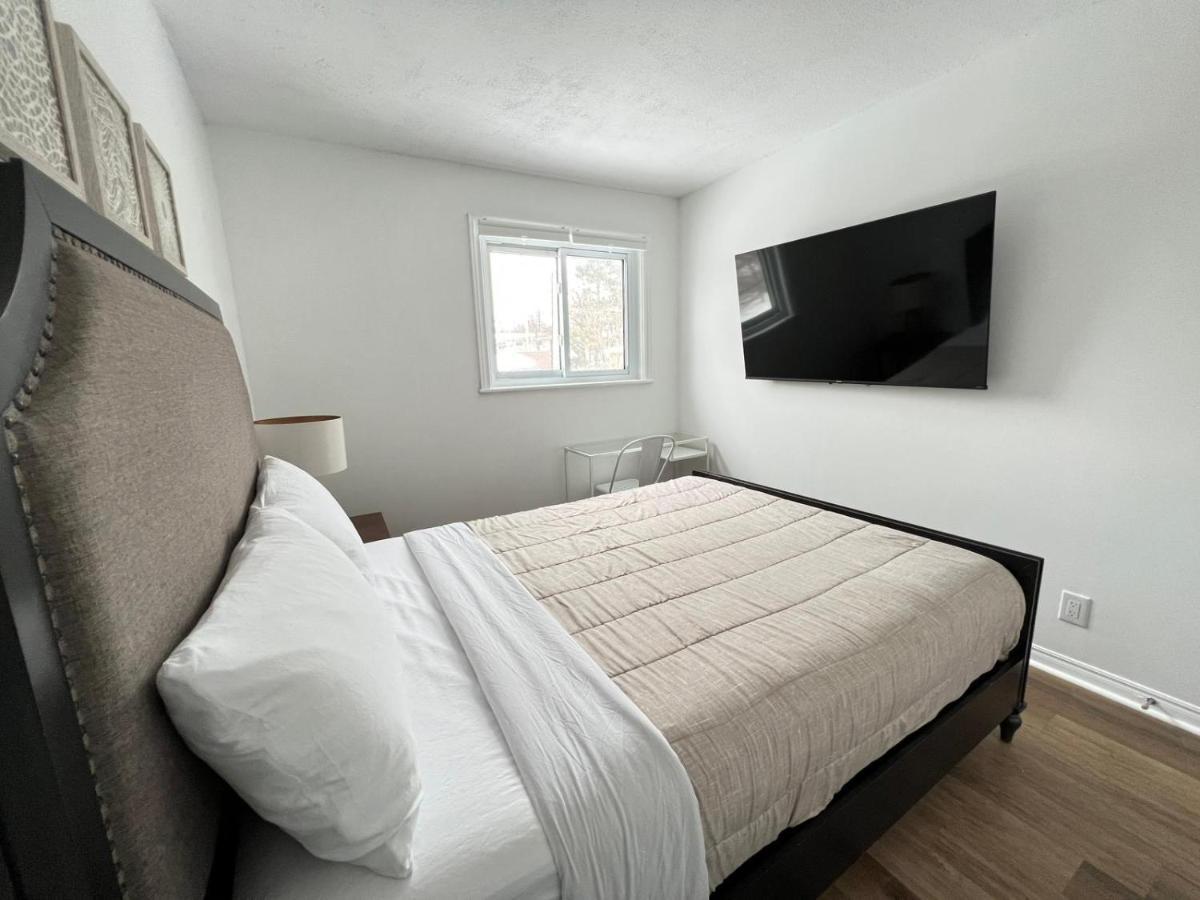 Letitia Heights !C Quiet And Modern Private Bedroom With Shared Bathroom Barrie Exterior photo