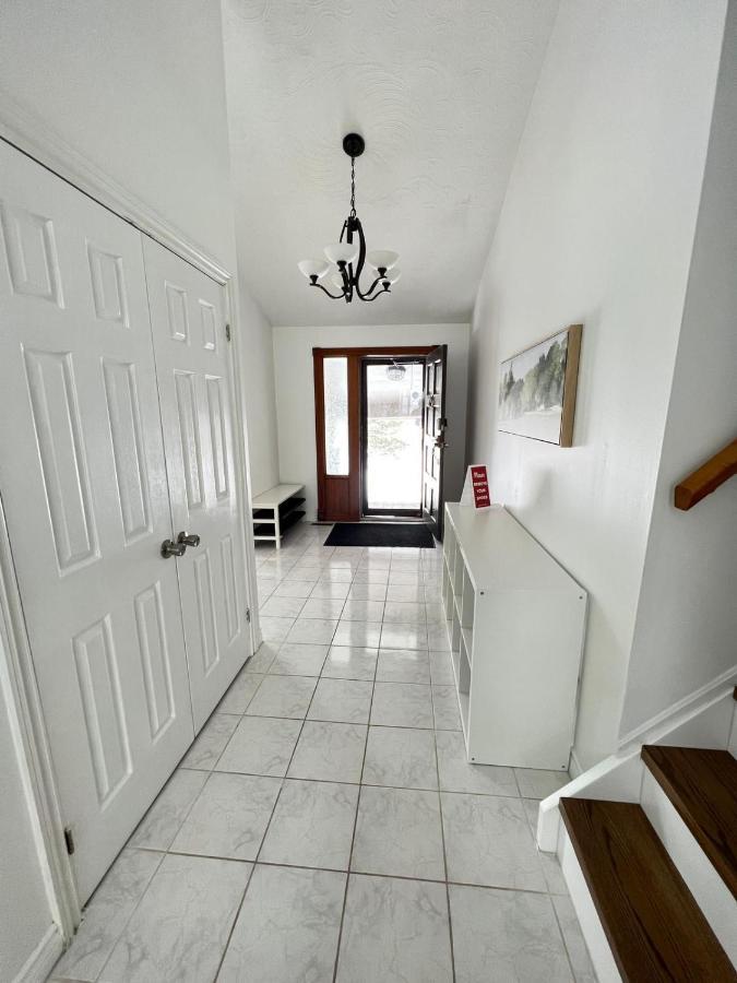 Letitia Heights !C Quiet And Modern Private Bedroom With Shared Bathroom Barrie Exterior photo