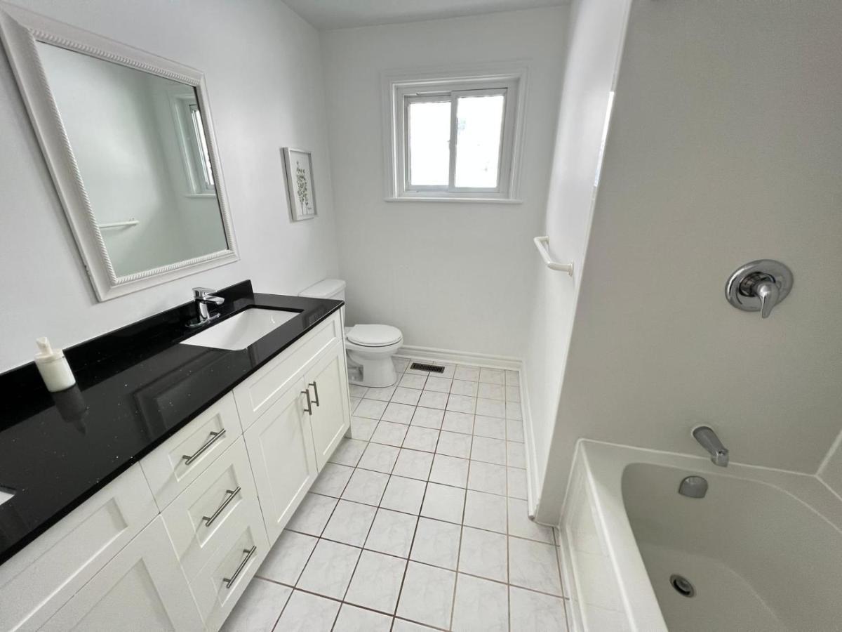 Letitia Heights !C Quiet And Modern Private Bedroom With Shared Bathroom Barrie Exterior photo